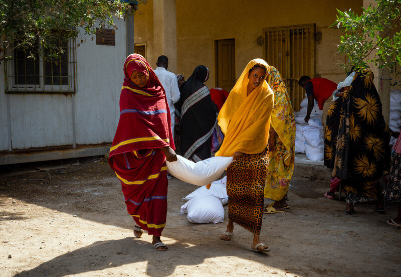 Women carrying grain in Sudan