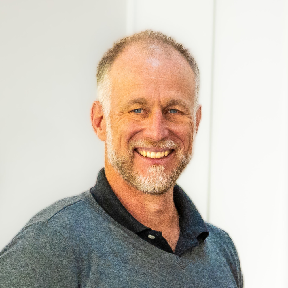 Ralph Achenbach, Executive Director at Amref Health Africa Deutschland, criticises that Germany's cuts undermine global collaboration and pandemic preparedness.