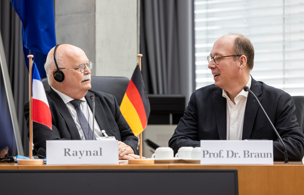 French Chair of the Finance Committee Claude Raynal (left) and Chair of the Budget Committee in the German Bundestag Helge Braun (right).