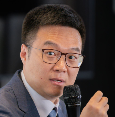 Ant Health President Zhang Junjie speaks during the panel.