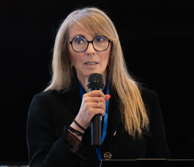 Sophia Achab addresses the forum.
