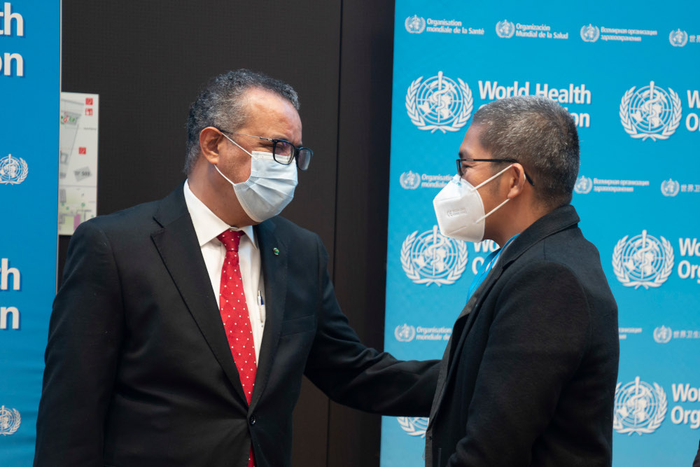 Newly elected WHO Director-General Dr Tedros Adhanom Ghebreyesus receives congratulations from members of the Executive Board after the previous WHO DG election.