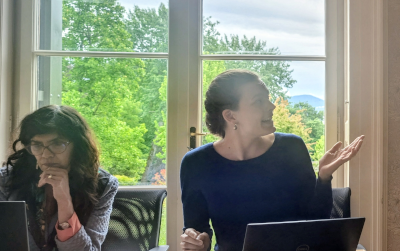 Heidelberg University researchers Manuela Orjuela-Grimm and Veronika Wiemker present their findings on healthcare barriers.