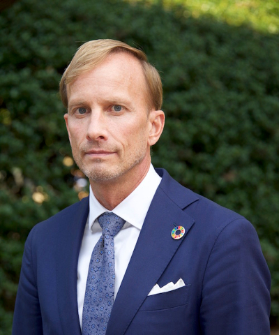 Mark Dybul is an experienced Global health expert (2016).