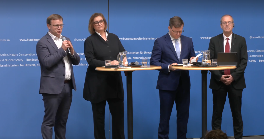 From left to right: press spokesperson Christopher Stolzenberg, Berlin Senator for Health Dr Ina Czyborra, German Federal Environment Minister Carsten Schneider, and WHO Regional Director for Europe Dr Hans Henri P. Kluge.