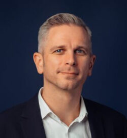 Sascha van Beek is a leading global health voice in Germany’s Bundestag (Parliament).