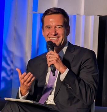 Ricardo Baptista Leite warns against selling health data and risking AI dependencies.